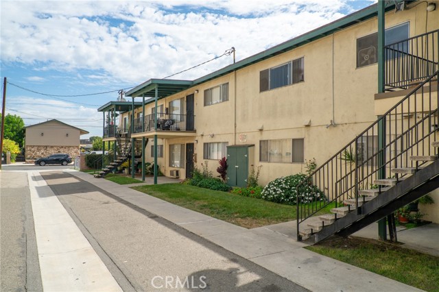 Image 5 of 10 For 6041 Fullerton Avenue