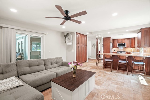 319 Cheerful Court, Simi Valley CA: https://media.crmls.org/medias/90a451eb-74f9-4d4c-9497-753eab566c4a.jpg