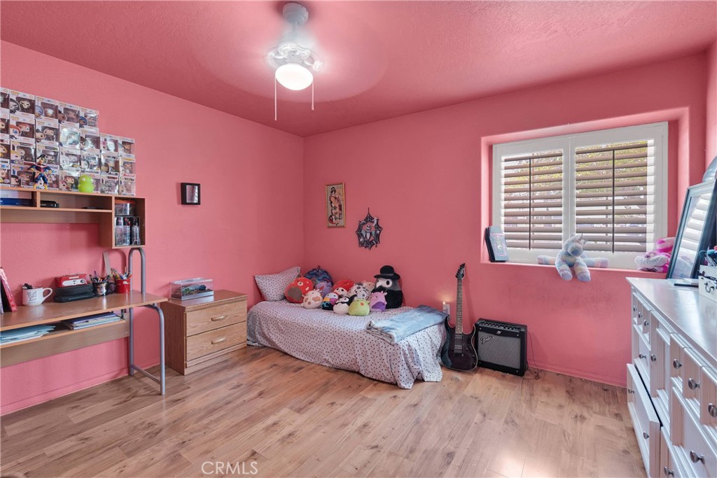 https://media.crmls.org/medias/90a46245-5eb8-4a97-8097-bc425c404cda.jpg?preset=X-Large