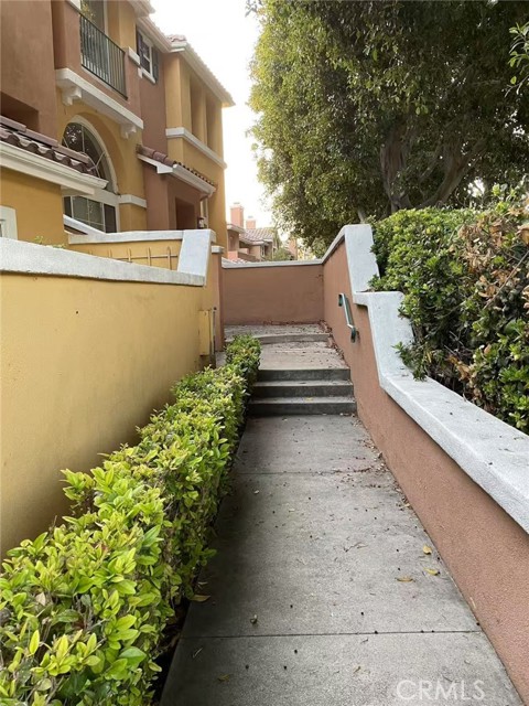 402 Marinella Aisle, Irvine CA: https://media.crmls.org/medias/90a4df2e-dd18-4992-bf39-29430a27aa45.jpg