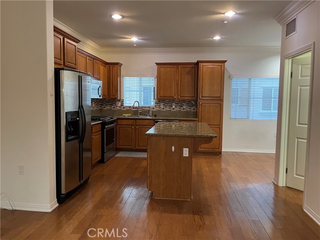 Detail Gallery Image 2 of 10 For 9301 Shirley Ave #13,  Northridge,  CA 91324 - 3 Beds | 2/1 Baths