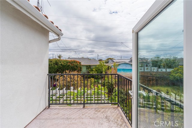 21514 Ellinwood Drive, Torrance CA: https://media.crmls.org/medias/90a50809-90e3-4d3a-971d-be4432ae4c83.jpg