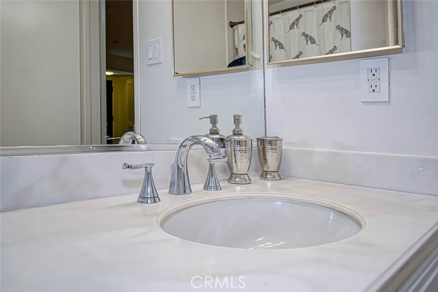 Detail Gallery Image 30 of 59 For 4950 Louise Ave #105,  Encino,  CA 91316 - 2 Beds | 2 Baths