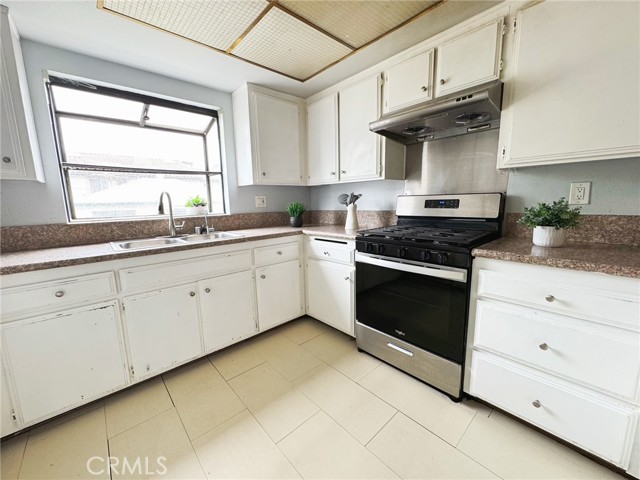 Detail Gallery Image 9 of 17 For 321 N Lincoln Ave #B,  Monterey Park,  CA 91755 - 4 Beds | 3 Baths