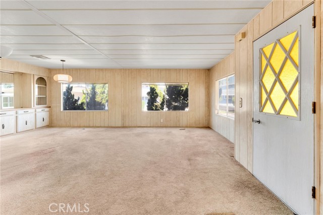200 San Bernardino, Rialto CA: https://media.crmls.org/medias/90a6c72a-ee1f-48aa-b6ae-f7c692586b12.jpg