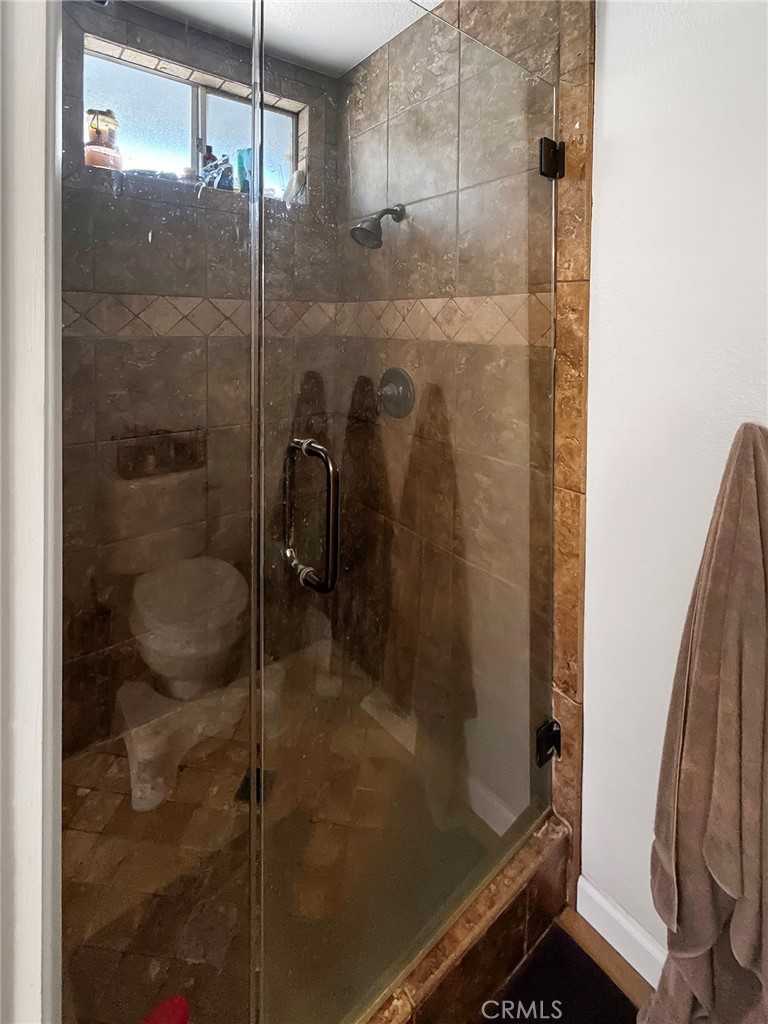 https://media.crmls.org/medias/90a6fbe6-e520-4c1d-a2cf-106bc0225385.jpg?preset=X-Large