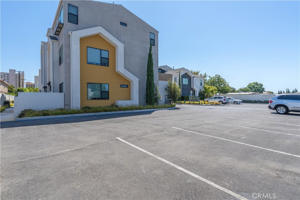 12234 Greenleaf Lane