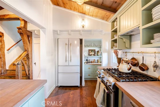 Detail Gallery Image 6 of 19 For 135 Turquoise, Newport Beach,  CA 92662 - 4 Beds | 2 Baths