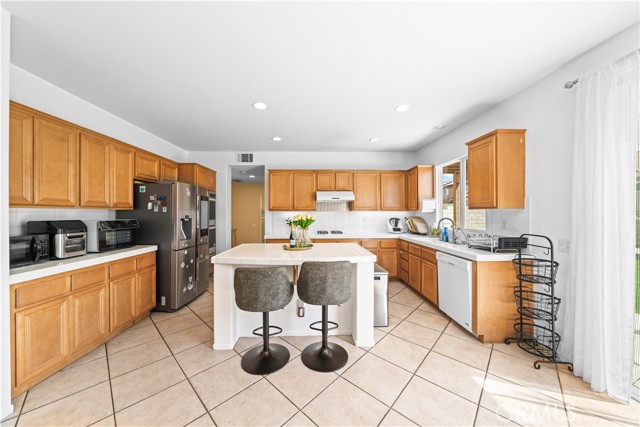 Detail Gallery Image 11 of 48 For 6698 Lake Springs St, Corona,  CA 91752 - 5 Beds | 3 Baths