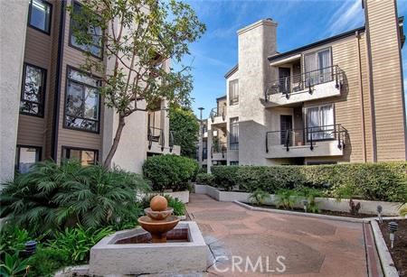 Detail Gallery Image 1 of 1 For 437 E Palm Ave #304,  Burbank,  CA 91501 - 1 Beds | 2 Baths