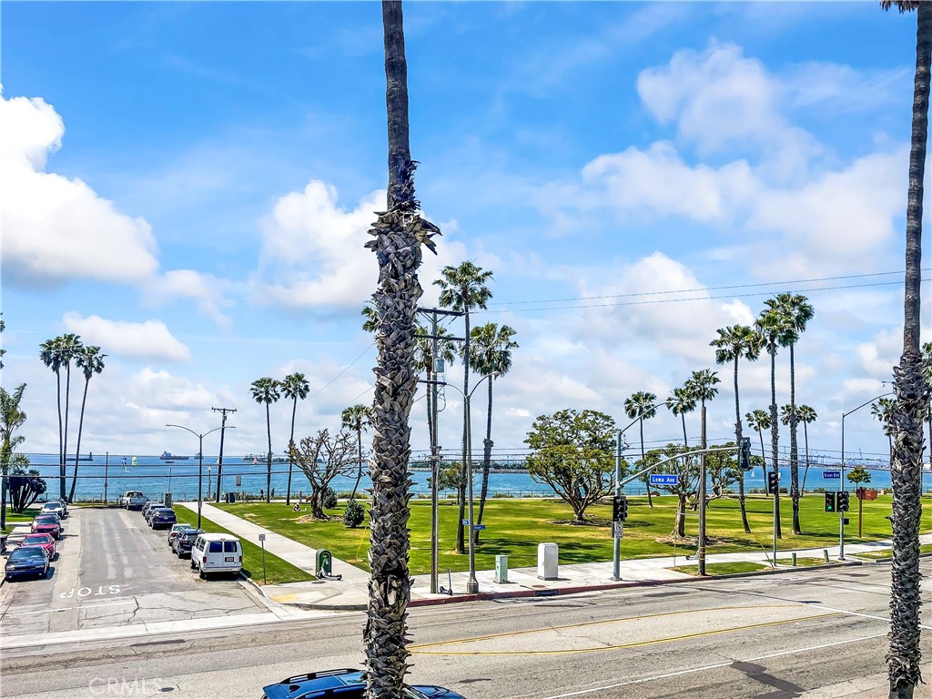 https://media.crmls.org/medias/90aa2216-08e5-462d-8f97-81c78b591640.jpg?preset=X-Large