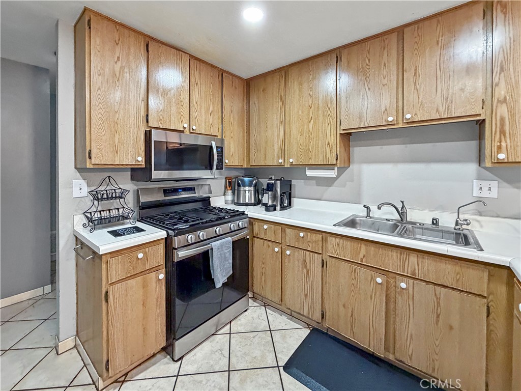 https://media.crmls.org/medias/90aa32c5-6c39-4f2f-bdb2-c5060a857f0a.jpg?preset=X-Large