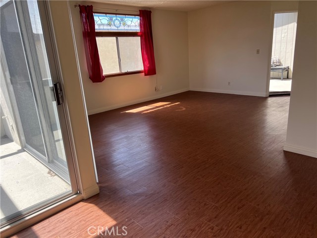 Detail Gallery Image 4 of 9 For 675 W. 18th St #D,  Costa Mesa,  CA 92627 - 2 Beds | 2 Baths