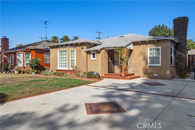 Detail Gallery Image 3 of 35 For 2860 Chestnut Ave, Long Beach,  CA 90806 - 3 Beds | 2 Baths
