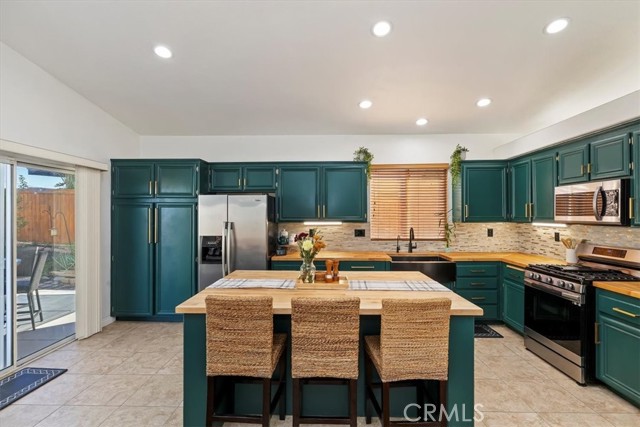 Detail Gallery Image 3 of 36 For 22686 Hannah Ct, Corona,  CA 92883 - 3 Beds | 2 Baths