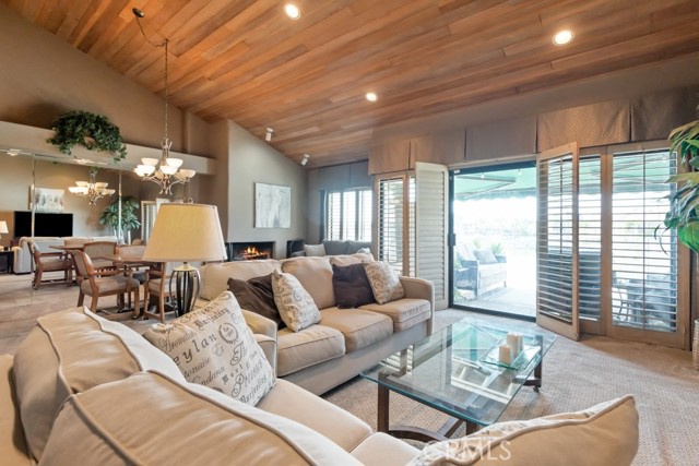 Detail Gallery Image 1 of 35 For 23428 Continental Way, Canyon Lake,  CA 92587 - 3 Beds | 2 Baths