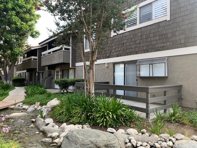118 Streamwood, Irvine CA: https://media.crmls.org/medias/90ae3303-3426-4487-a2aa-d48b045b1f9a.jpg