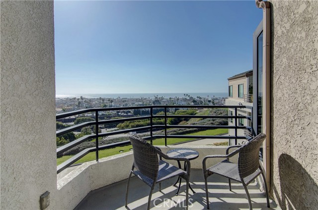 Detail Gallery Image 10 of 21 For 200 Paris Ln #311,  Newport Beach,  CA 92663 - 2 Beds | 2 Baths