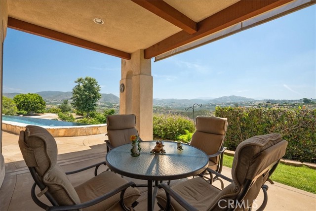 1917 Santa Margarita Drive, Fallbrook CA: https://media.crmls.org/medias/90ae5958-bc67-471e-8ead-f017cca4ed99.jpg