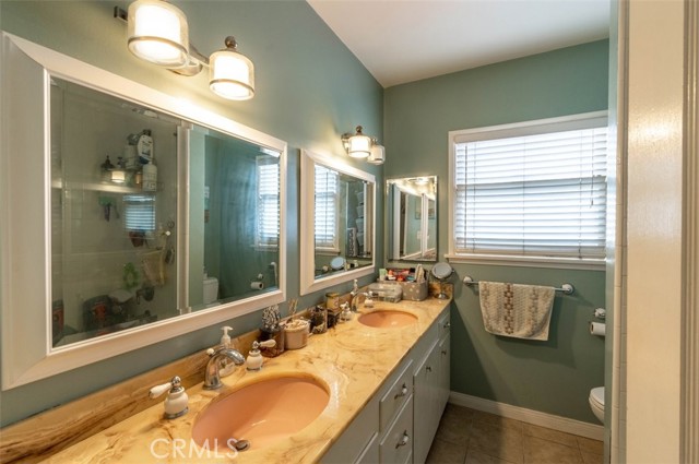931 5th Street, Hermosa Beach, California 90254, 6 Bedrooms Bedrooms, ,2 BathroomsBathrooms,Residential,Sold,5th,SB22187324