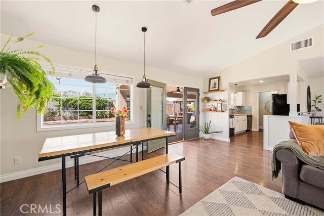 Detail Gallery Image 4 of 29 For 2041 Lupin St, Simi Valley,  CA 93065 - 3 Beds | 2 Baths