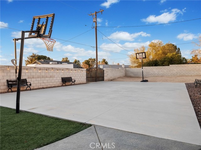 13136 Tawya Road, Apple Valley CA: https://media.crmls.org/medias/90af6621-7109-47f6-8b0d-be8923bbe57d.jpg