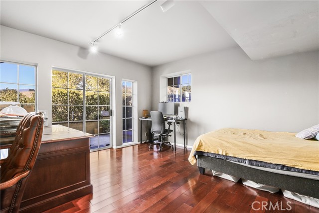 Detail Gallery Image 25 of 47 For 9658 Wheatland Ave, Sunland,  CA 91040 - 4 Beds | 4 Baths