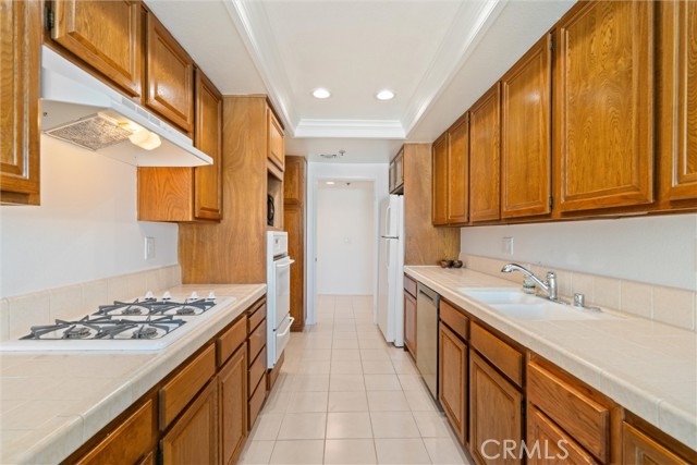 Detail Gallery Image 10 of 35 For 2872 Coast Cir #303,  Huntington Beach,  CA 92649 - 2 Beds | 2 Baths