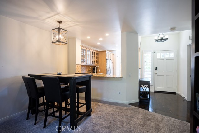 Detail Gallery Image 8 of 25 For 23930 Arroyo Park Dr #111,  Valencia,  CA 91355 - 2 Beds | 2 Baths