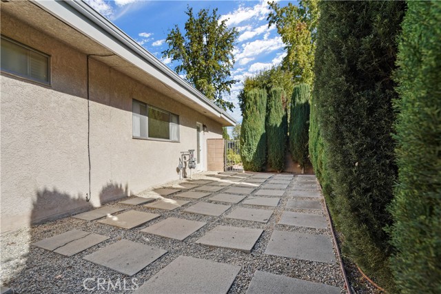 6233 Capistrano Avenue, Woodland Hills CA: https://media.crmls.org/medias/90b1d429-1077-4b70-b64c-875a7c1bcca8.jpg