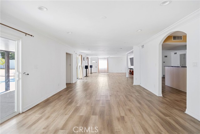 Detail Gallery Image 11 of 70 For 17211 Orozco St, Granada Hills,  CA 91344 - 5 Beds | 5/1 Baths