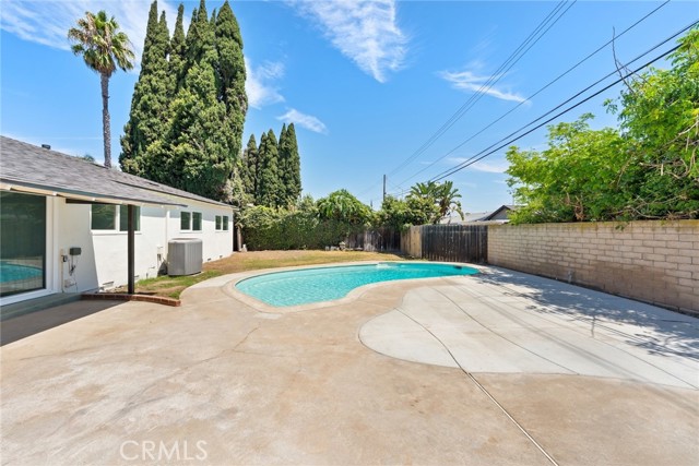Detail Gallery Image 26 of 32 For 14032 Woodlawn Ave, Tustin,  CA 92780 - 4 Beds | 2 Baths