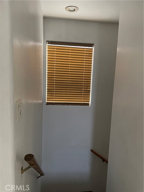 Detail Gallery Image 24 of 26 For 8425 Burnet Ave #4,  North Hills,  CA 91343 - 4 Beds | 2/1 Baths