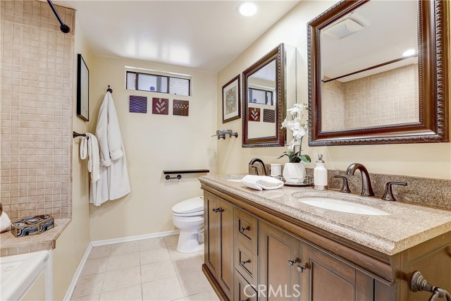 Double sink and Jacuzzi tub downstairs!