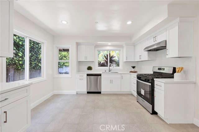 Detail Gallery Image 9 of 28 For 4637 Nagle Ave, Sherman Oaks,  CA 91423 - 4 Beds | 2 Baths
