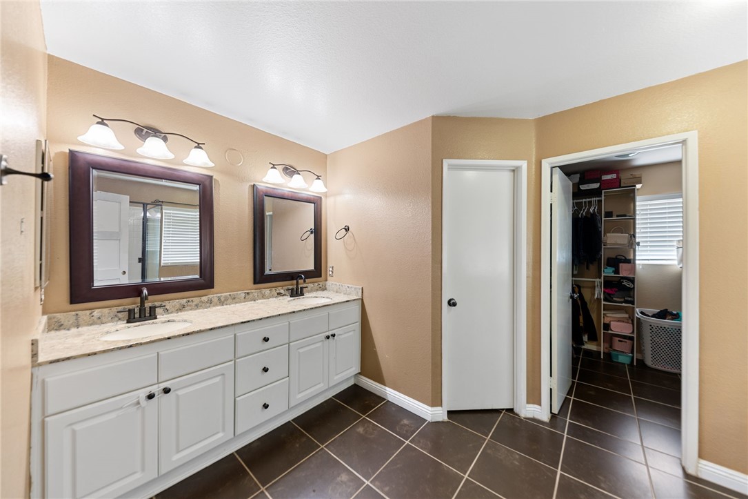 Detail Gallery Image 16 of 31 For 113 Fuerte Ct, Hemet,  CA 92545 - 3 Beds | 2/1 Baths