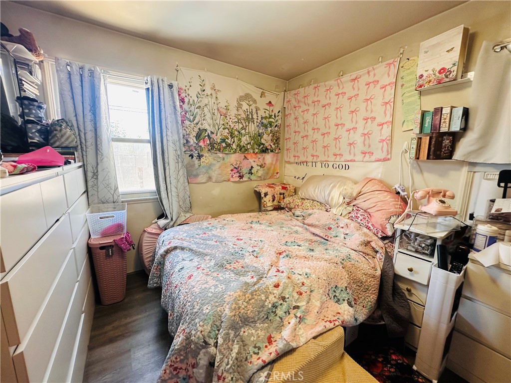 https://media.crmls.org/medias/90b830f6-540f-4563-98ca-b574448805c5.jpg?preset=X-Large