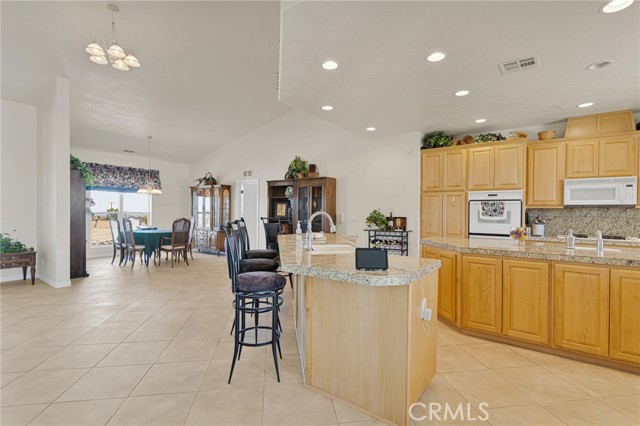 Detail Gallery Image 11 of 43 For 460 Solano Rd, Pinon Hills,  CA 92372 - 4 Beds | 3/1 Baths
