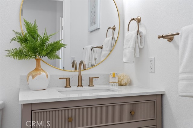 32 Comiso, Irvine CA: https://media.crmls.org/medias/90b8dc83-0f3e-4cab-9d0d-7011c5e58a24.jpg