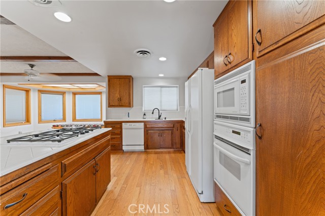 Detail Gallery Image 11 of 38 For 2919 Panorama Dr, Bakersfield,  CA 93306 - 3 Beds | 2/1 Baths