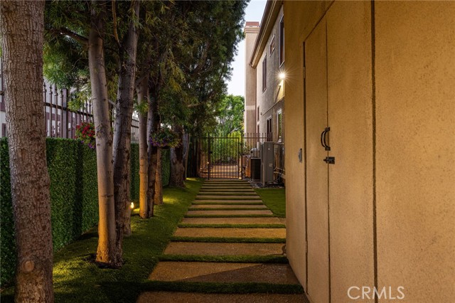 Detail Gallery Image 34 of 35 For 25281 Derbyhill Dr, Laguna Hills,  CA 92653 - 5 Beds | 4/1 Baths