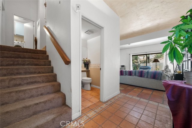 Detail Gallery Image 6 of 34 For 10831 Roycroft St #8,  Sun Valley,  CA 91352 - 3 Beds | 3 Baths