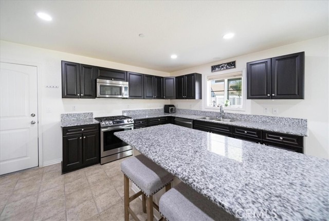 Detail Gallery Image 13 of 34 For 12956 Azalea, Moreno Valley,  CA 92555 - 4 Beds | 3 Baths