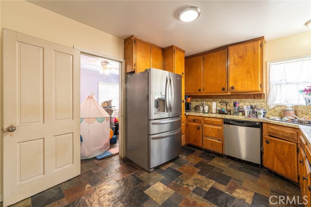 601 S Pearl Avenue, Compton CA: https://media.crmls.org/medias/90b9df84-25ff-4c3a-b15e-073f8b25eeff.jpg