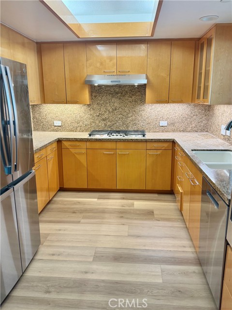 Detail Gallery Image 6 of 7 For 13600 Marina Pointe Dr #905,  Marina Del Rey,  CA 90292 - 2 Beds | 3 Baths