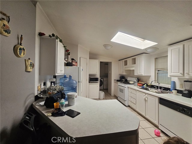 Detail Gallery Image 11 of 22 For 16600 Downey Ave #27,  Paramount,  CA 90723 - 4 Beds | 2 Baths