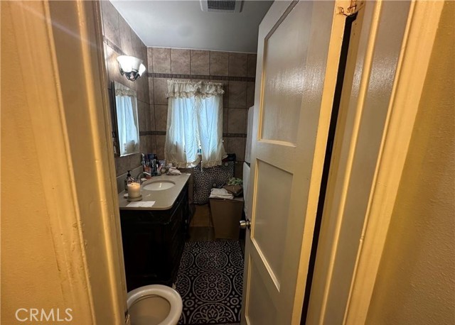 Detail Gallery Image 6 of 21 For 10673 Saticoy, Sun Valley,  CA 91352 - 3 Beds | 1 Baths