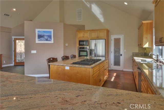 Detail Gallery Image 10 of 37 For 237 E Zermat Dr, Crestline,  CA 92325 - 4 Beds | 3/1 Baths