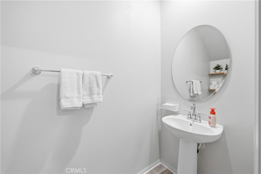 https://media.crmls.org/medias/90bc14a4-df2c-47bf-930c-6dcdead73bc3.jpg?preset=X-Large