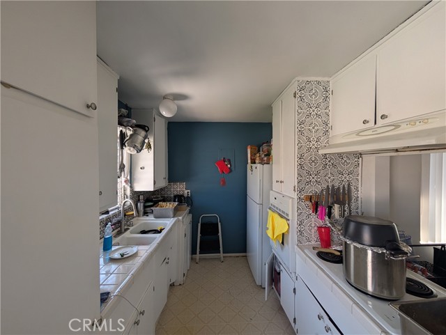 2120 Carmona Avenue, Los Angeles CA: https://media.crmls.org/medias/90bca427-4909-4915-ba4a-da63a906671a.jpg